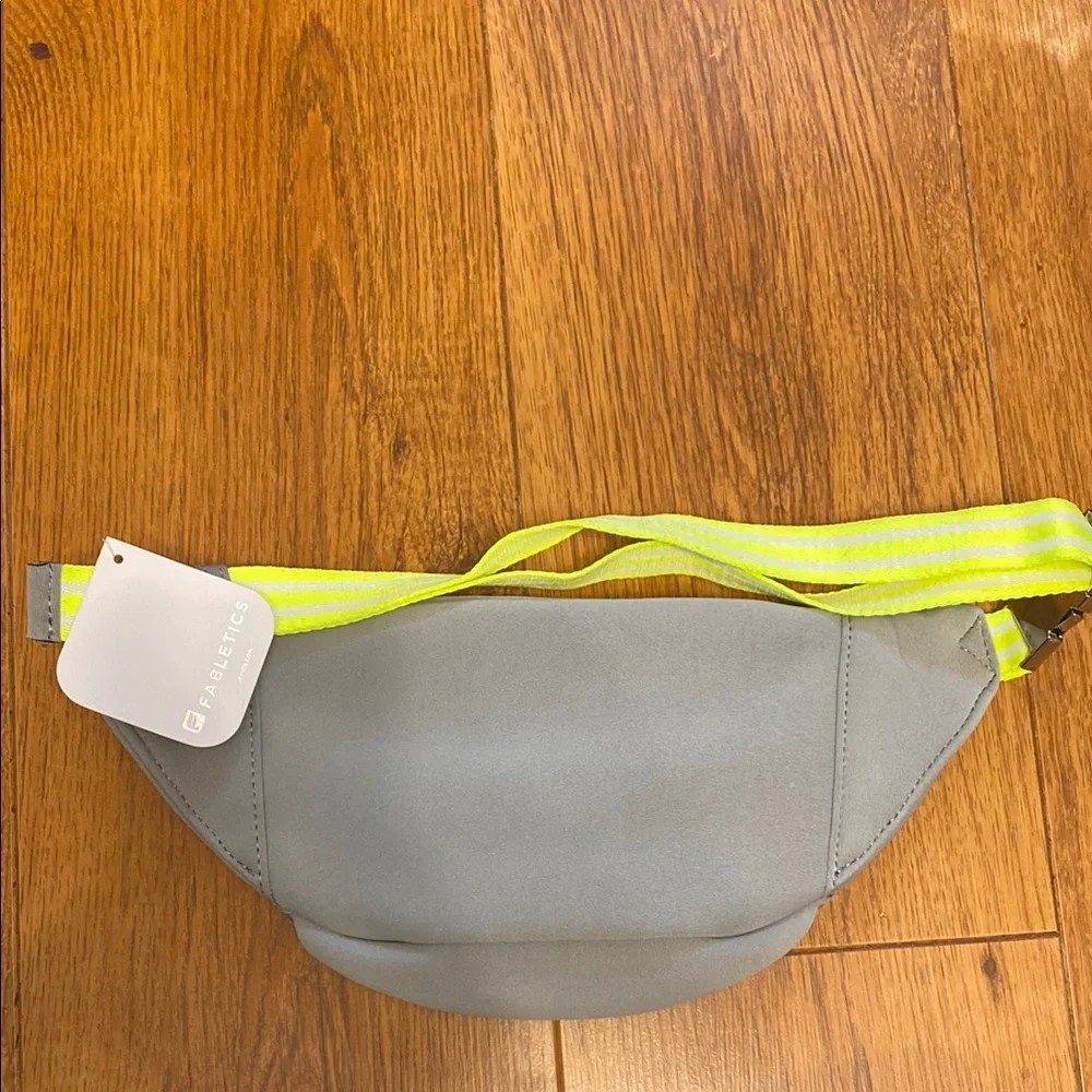 Fabletics Retro Pack - Picture 2 of 6